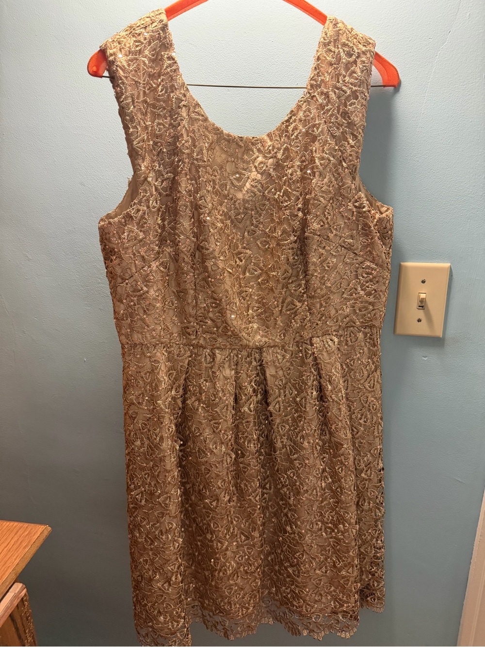 Sleeveless Lace Midi Dress in Gold-Taupe